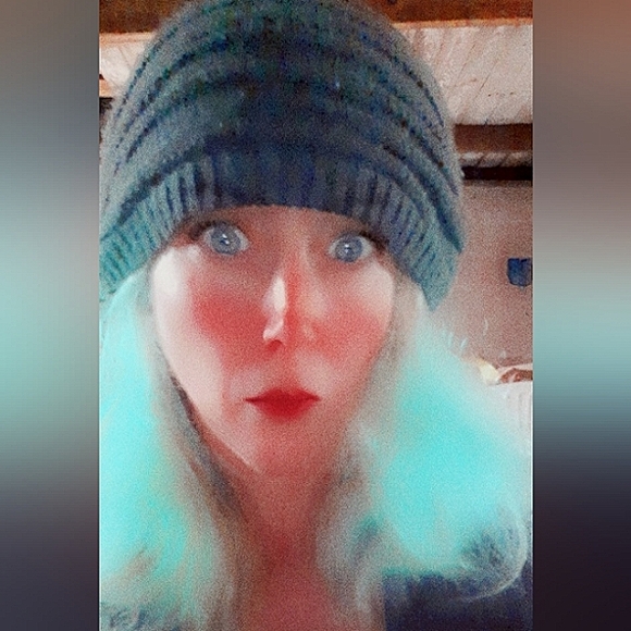 Meet your Posher, Ariel - Picture 1 of 7